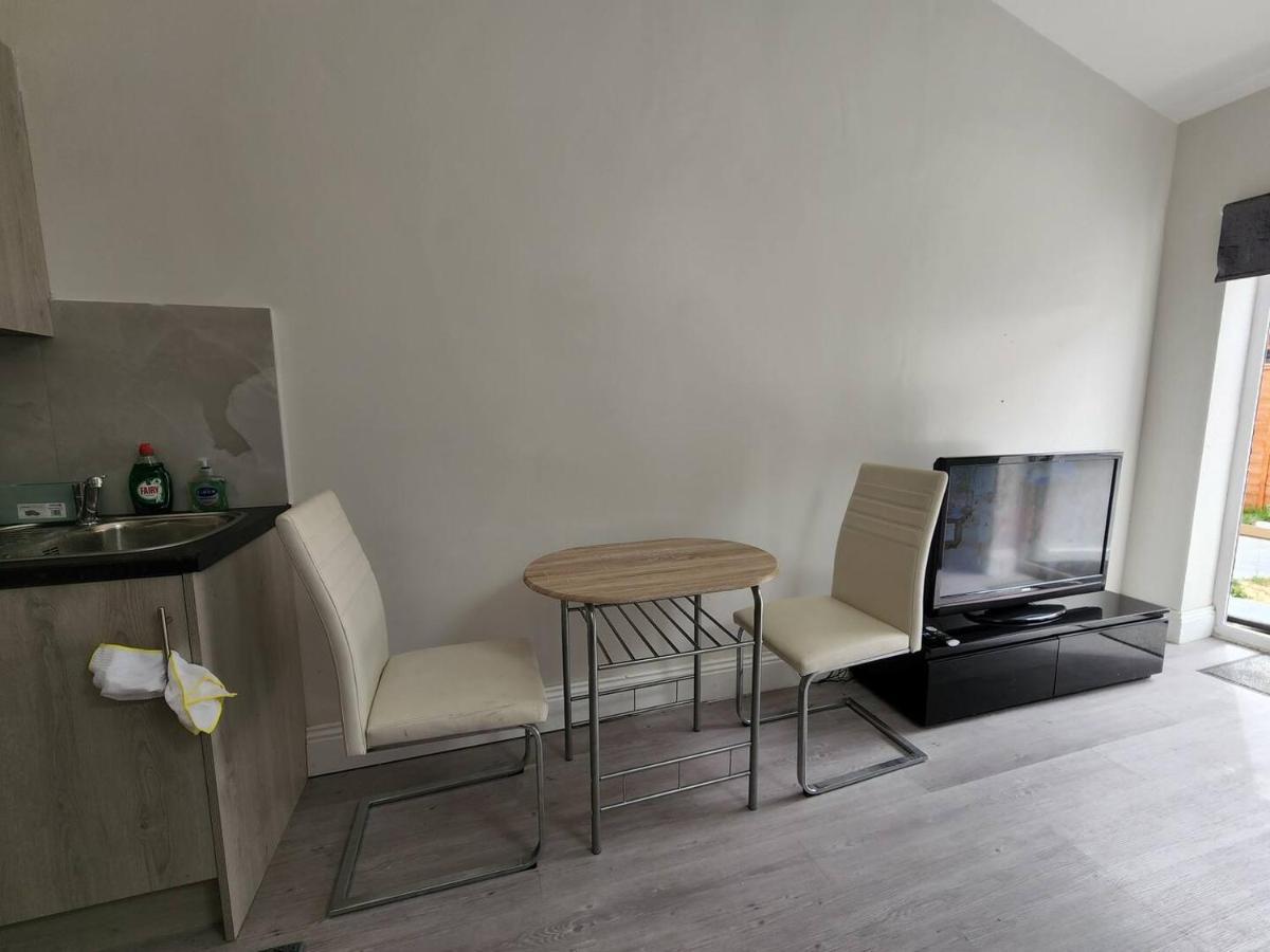Ilford Town Centre Studio 외부 사진